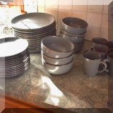 K10. Dinnerware set. 